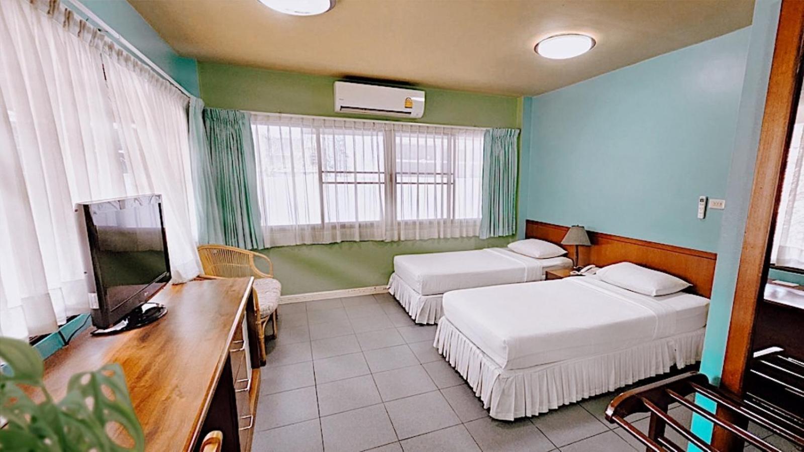 Birds And Bees Курортный комплекс 3*