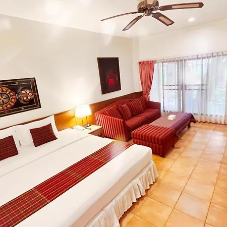 Birds And Bees Resort Pattaya Exterior photo