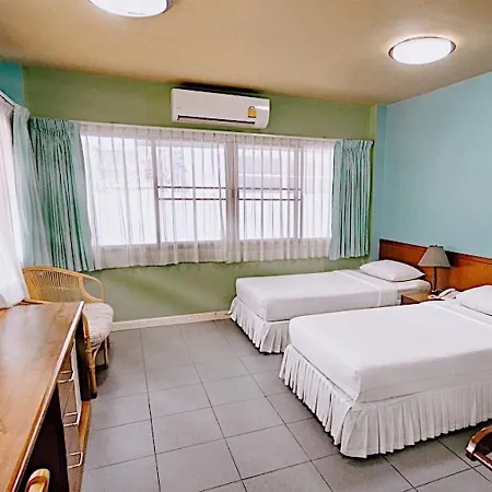 Birds And Bees Resort Pattaya Exterior photo