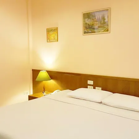 Birds And Bees Resort Pattaya Exterior photo